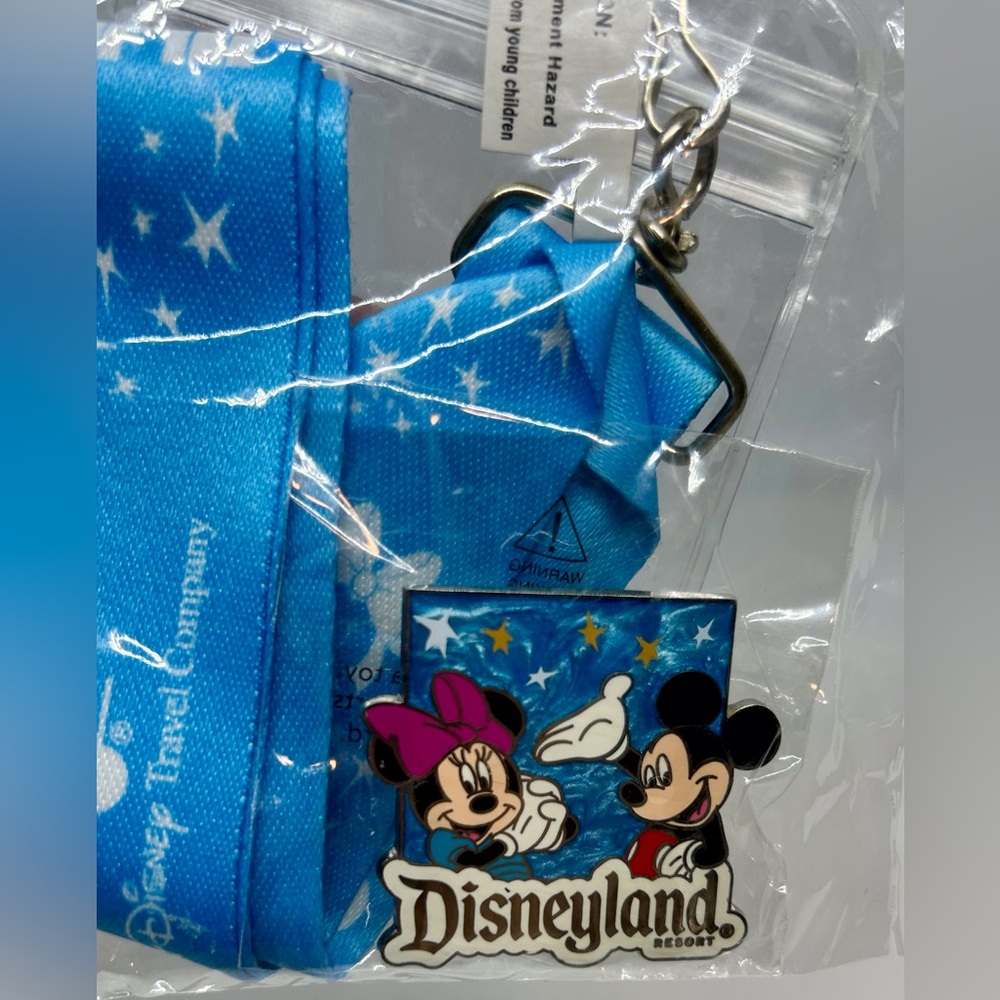 Walt Disney Travel Company Lanyard Badge Holder & Mickey & Minnie Pin, NWT. - Picture 2 of 3